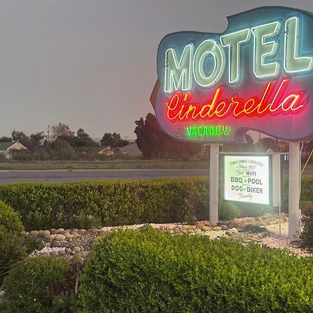 Cinderella Motel Hollister Exterior photo